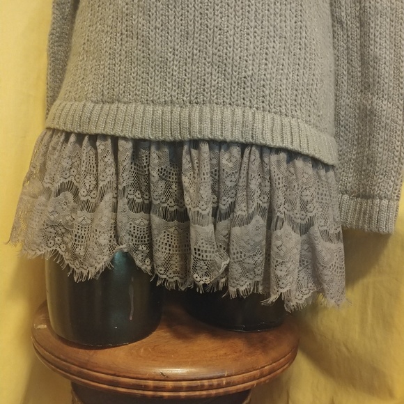 ANTHROPOLOGIE A'Reve Grey Lace Edged Sweater - Picture 4 of 5